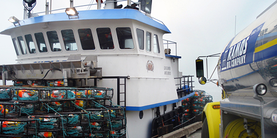 Photo of boat receiving fuel